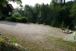 gro&szlig;z&uuml;giger Parkplatz